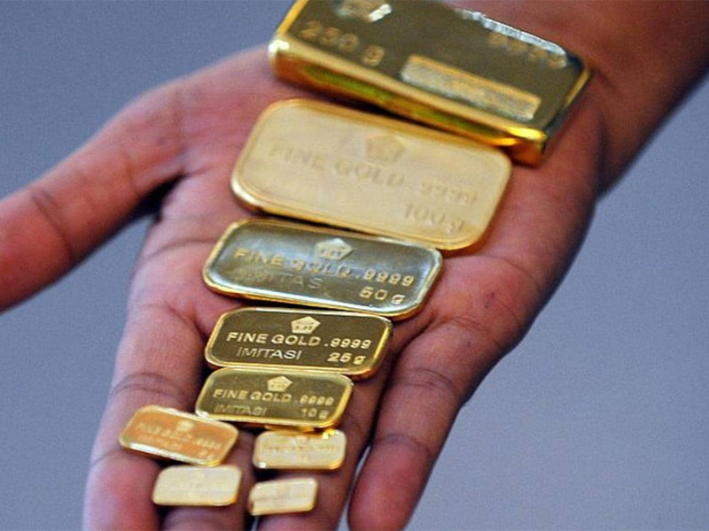 حاولت تهريب سبائك ذهبية في حذائها فانكشفت بسبب مشيتها الغريبة